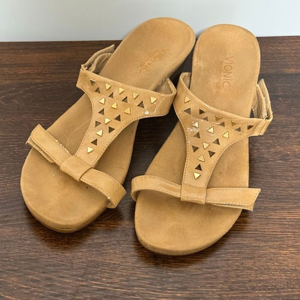 Vionic Maggie wedge sandals T-strap design gold-toned pyramid studs size 8.5 2"